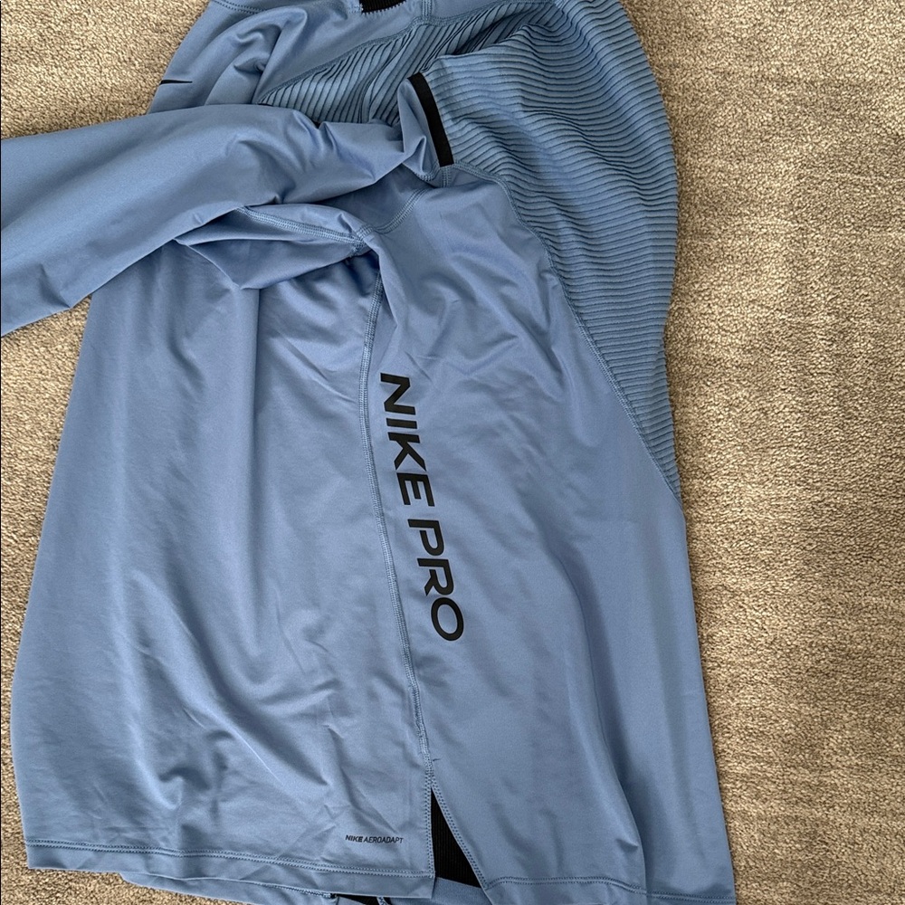 Nike Pro AeeroAdapt Running shirt - Picture 3 of 5